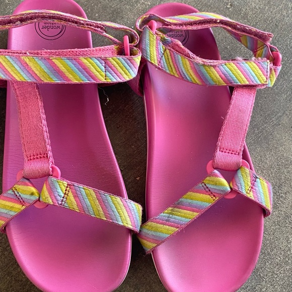 GREAT SALE 5 pare of shoes sandals and sneakers - Picture 2 of 11